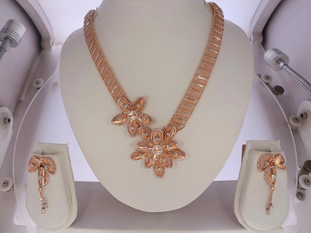 Gold jewellery piece